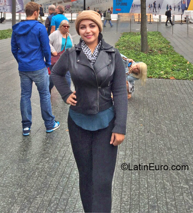 Date this happy Brazil girl Maya from Goiania BR9516