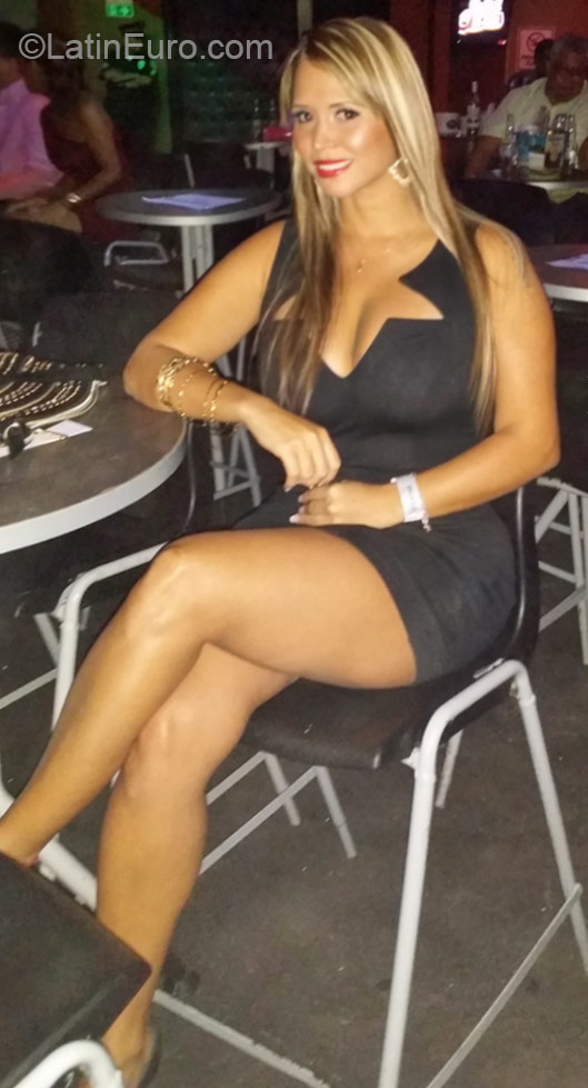 Date this pretty Colombia girl Tatiana from Cali CO18309