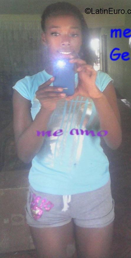 Date this lovely Colombia girl Geidy from Cali CO18324