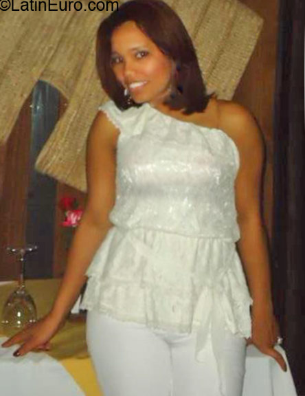 Date this fun Dominican Republic girl Rudelanie from Santo Domingo DO24174