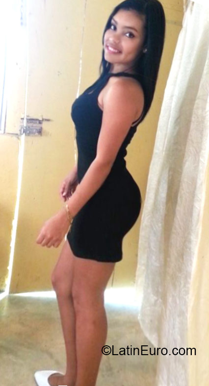 Date this athletic Dominican Republic girl Deysie from Barahona DO24185