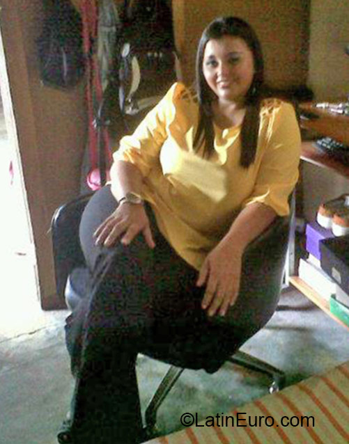 Date this pretty Honduras girl Cristy from Tela HN1859