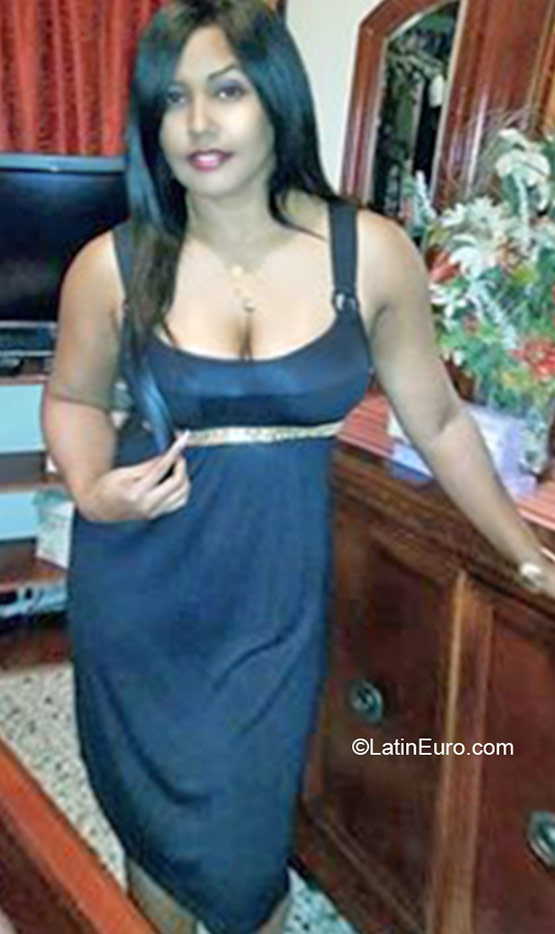 Date this tall Dominican Republic girl Rosy from Santo Domingo DO24322