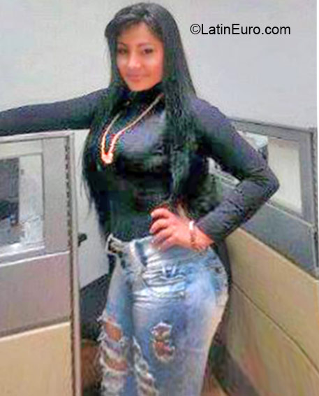 Date this nice looking Panama girl Cristi from Panama City PA830