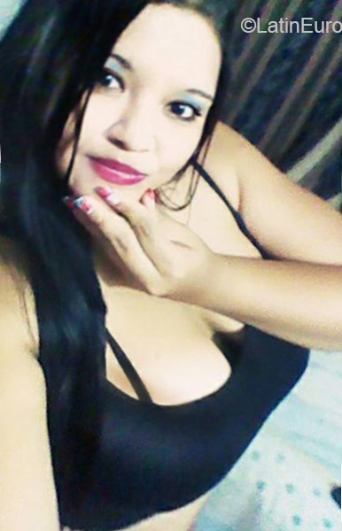 Date this tall Colombia girl Andrea from Cali CO18481