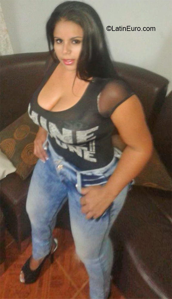 Date this fun Colombia girl Domeni from Cali CO18483