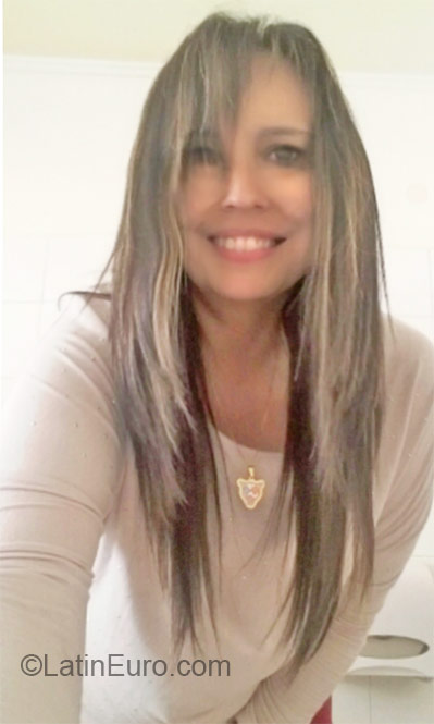 Date this good-looking Colombia girl Maria-eme from Bogota CO18491