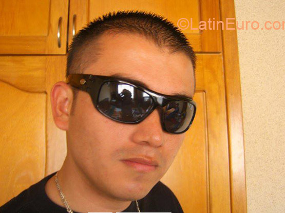 Date this delightful Colombia man Dunkan from Bogota CO18517