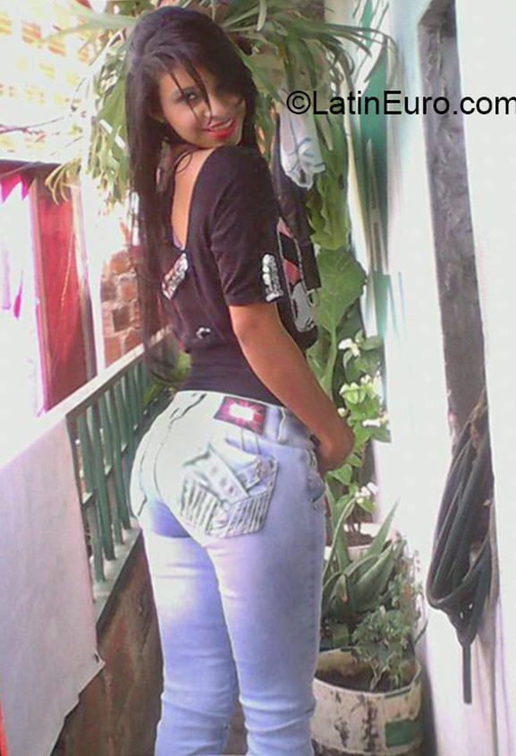 Date this attractive Colombia girl Viviana from Medellin CO18641
