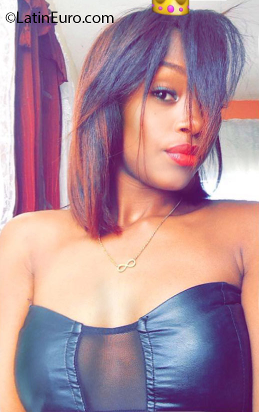 Date this pretty Dominican Republic girl Joane from Santo Domingo DO24641