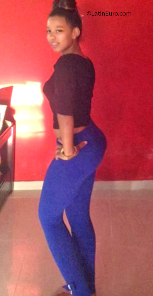 Date this delightful Dominican Republic girl Elizabeth from Santo Domingo DO24653