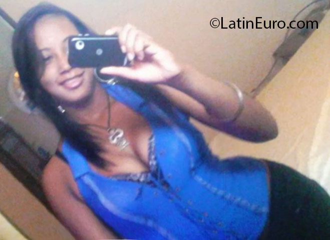 Date this fun Dominican Republic girl Karina from Santo Domingo DO24691