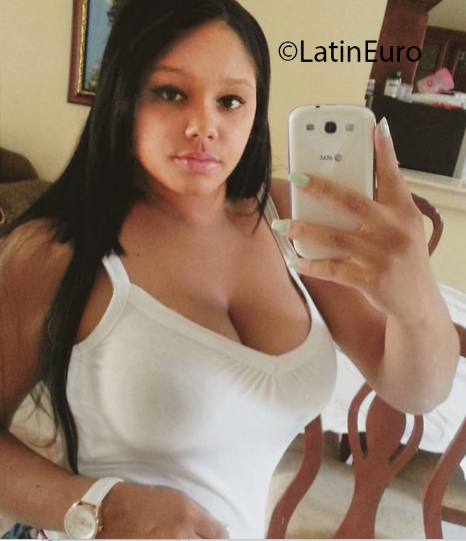 Date this georgeous Dominican Republic girl Katherin from Santiago DO24701