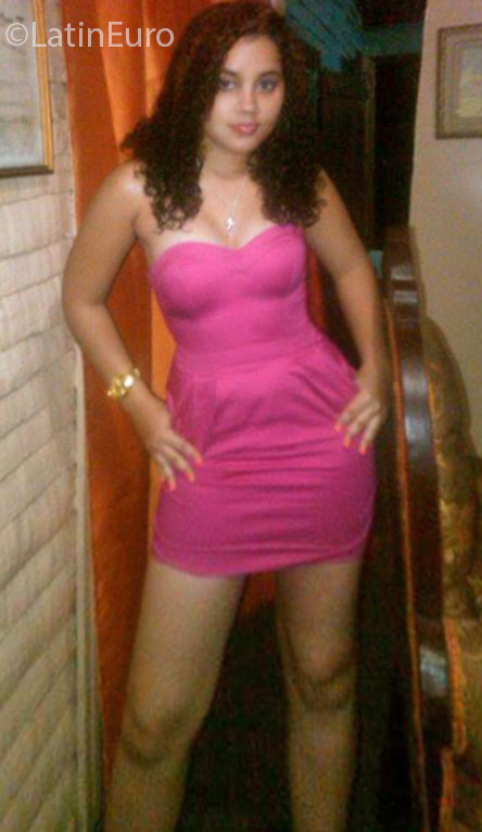 Date this stunning Dominican Republic girl Laura from Santo Domingo DO24796