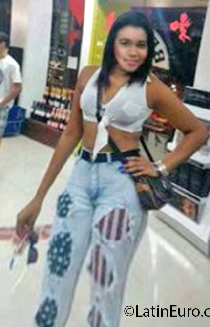 Date this charming Dominican Republic girl Esmeralda from Santo Domingo DO24798