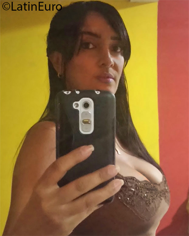 Date this funny Dominican Republic girl Raquel from Santo Domingo DO24861