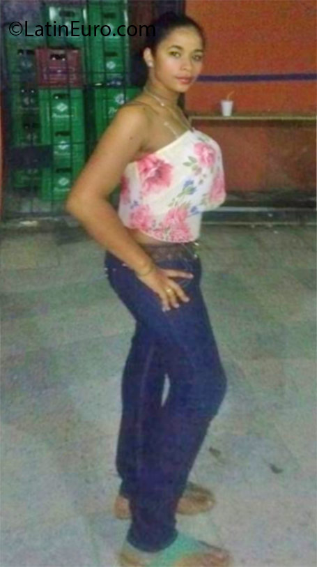 Date this nice looking Dominican Republic girl Tania from Santiag DO24886