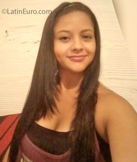 Date this happy Colombia girl Yesenia from Medellin CO18634