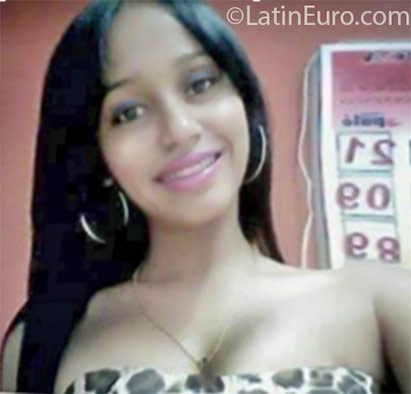 Date this pretty Dominican Republic girl Clarisa from Santiago DO24918