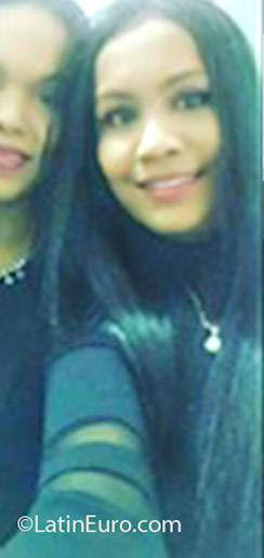 Date this charming Colombia girl Paola from Barranquilla CO18656
