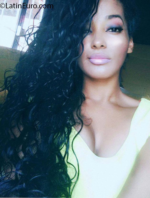 Date this athletic Brazil girl Denise from Sao Paulo BR9609