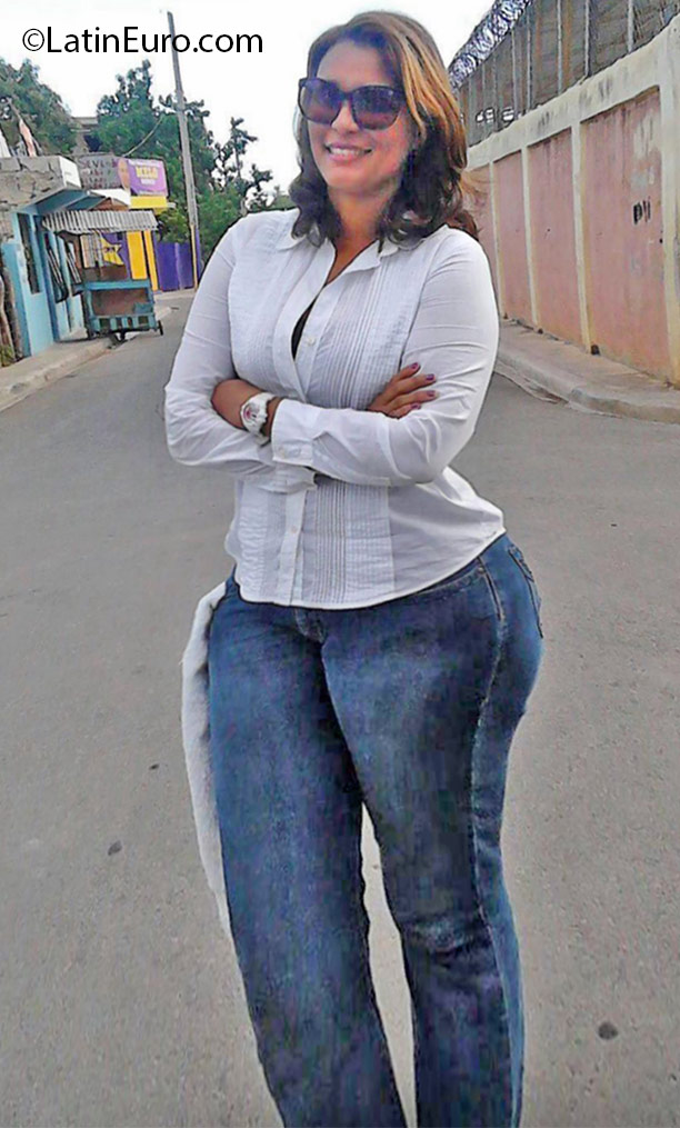 Date this happy Dominican Republic girl Yafreisy from Santo Domingo DO25160