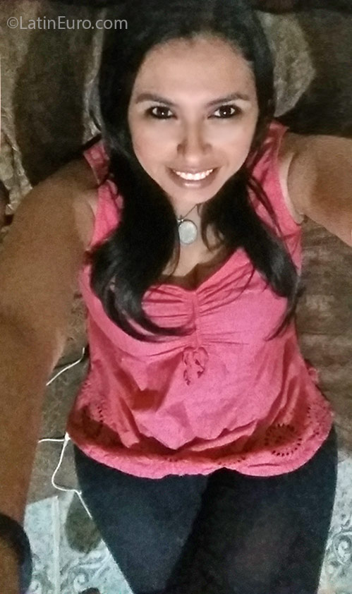 Date this attractive Honduras girl Cinthia from San Pedro Sula HN2089