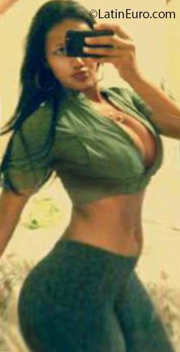 Date this athletic Dominican Republic girl Jennifer from Santiago DO29761