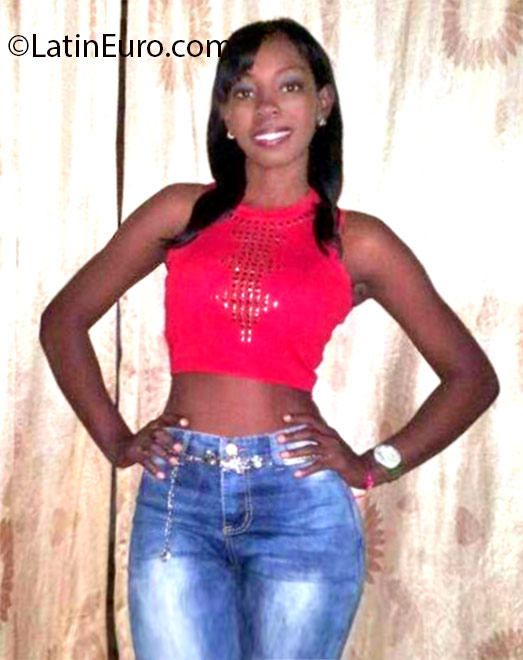 Date this georgeous Dominican Republic girl Maria from Santo Domingo DO27161