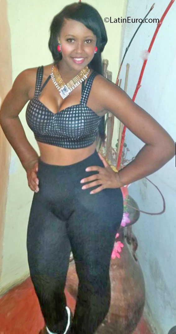 Date this voluptuous Dominican Republic girl Marleny from Santo Domingo DO25385