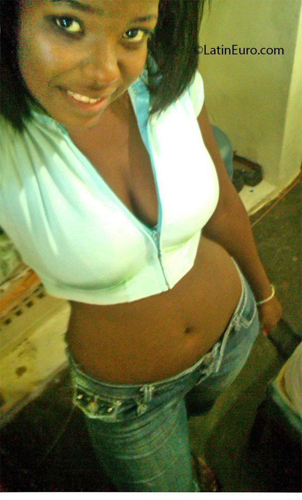 Date this hot Dominican Republic girl Smarlin from Santo Domingo DO25398