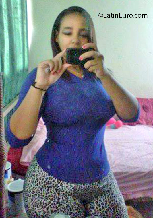 Date this cute Dominican Republic girl Leshnia from San Pedro De Macoris DO25438