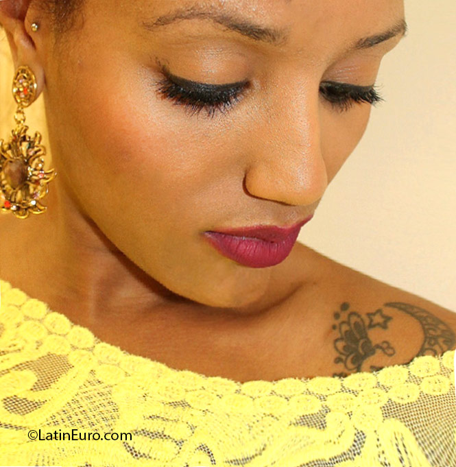 Date this sultry Switzerland girl Thais from Bern CH143