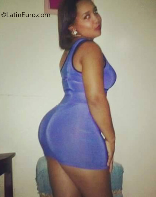 Date this tall Dominican Republic girl Yolania from Bonao DO25553