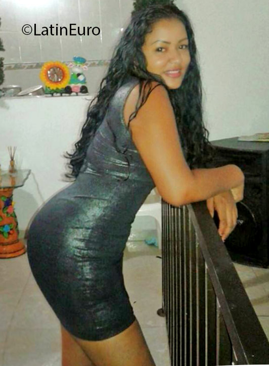 Date this voluptuous Colombia girl Paola from Buenaventura CO18872