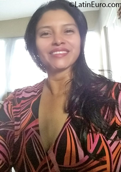 Date this pretty Honduras girl Alba from tegucigalpa HN2153