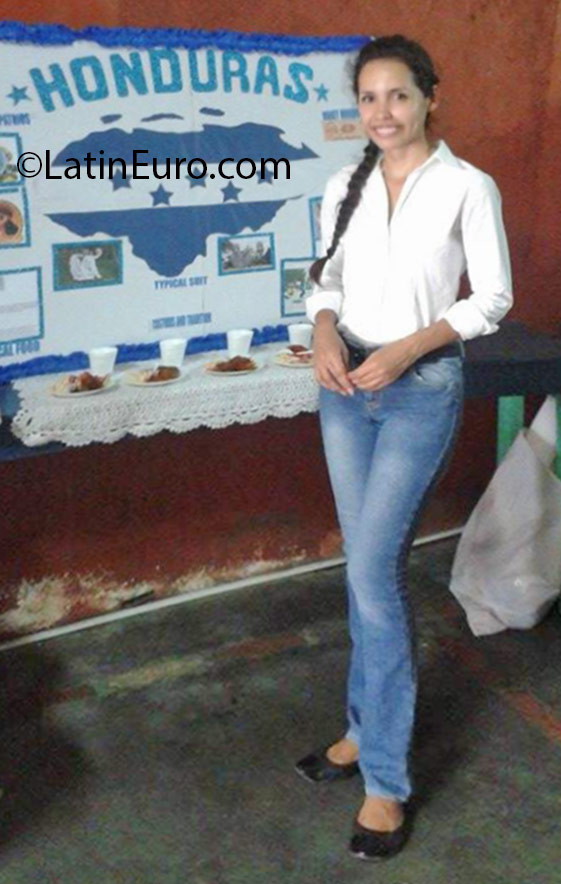 Date this delightful Honduras girl Martinez from Tegucigalpa HN2165