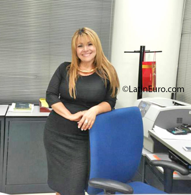 Date this charming Colombia girl Mariania from Medellin CO18952