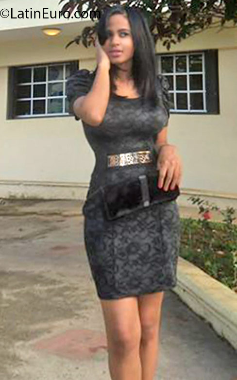 Date this attractive Dominican Republic girl Debra Aneris from Santo Domingo DO25844