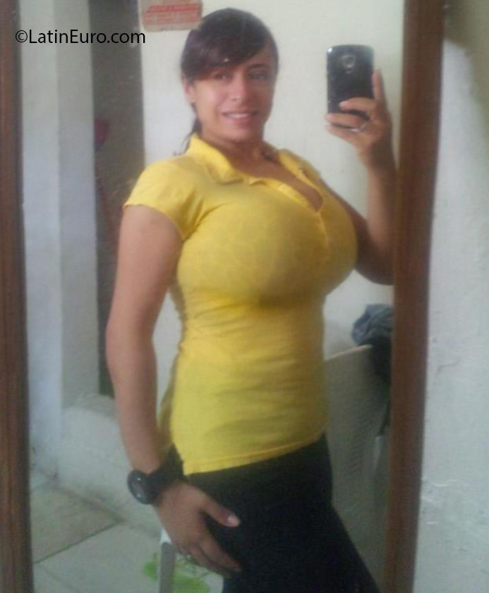 Date this happy Dominican Republic girl Yessenia from Santiago DO25850