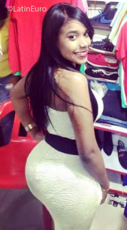 Date this georgeous Dominican Republic girl Yoselin from Santiago DO25854