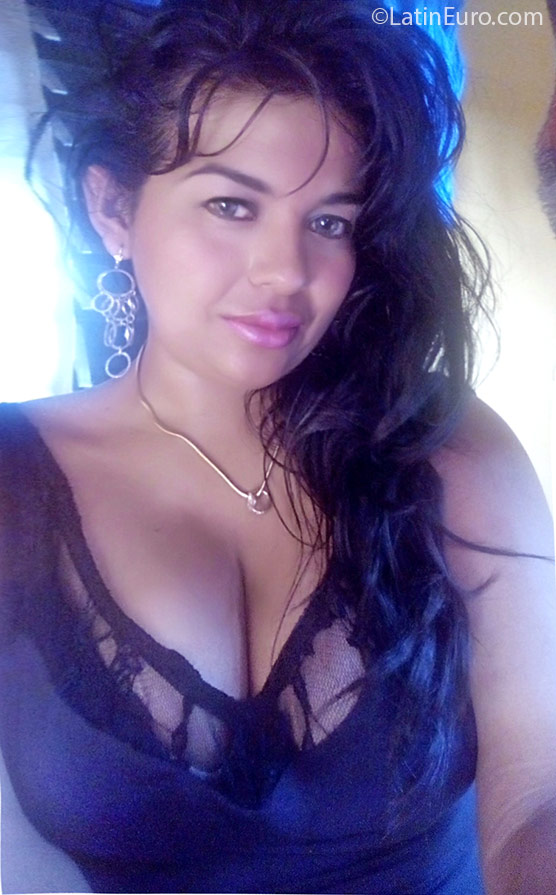 Date this hot Colombia girl Dary from Medellin CO18980