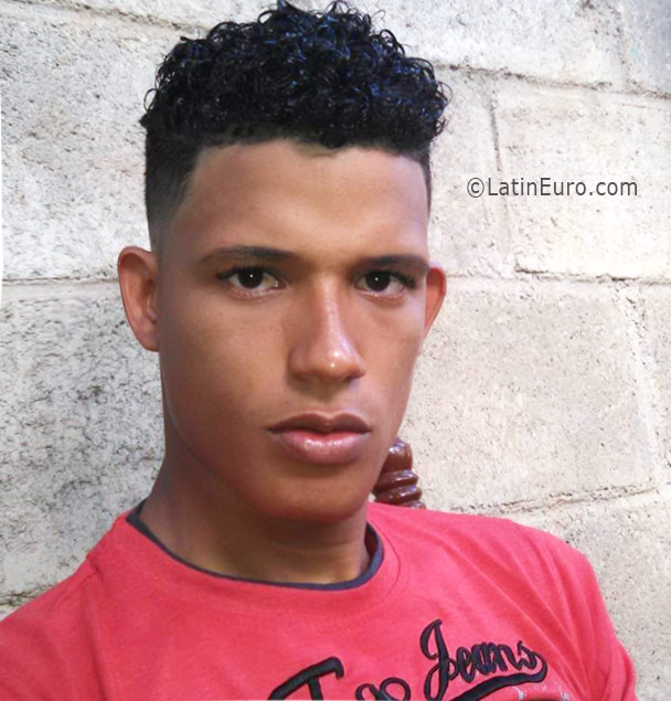 Date this cute Dominican Republic man Alfonso from mao DO25925
