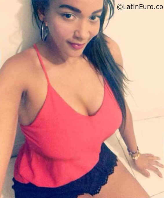 Date this attractive Colombia girl Dyliu from Cali CO19011