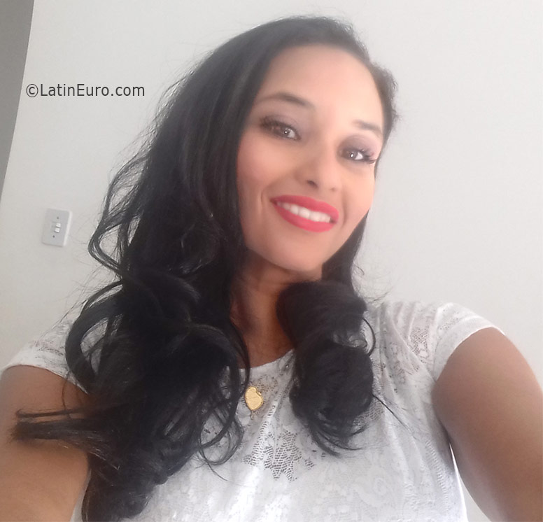 Date this good-looking Brazil girl Ludmila from Salvador BR9696