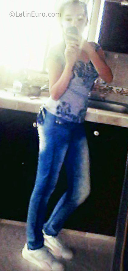 Date this hot Colombia girl Laura from Bogota CO19076