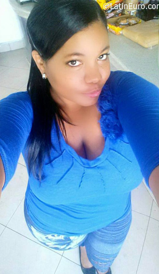 Date this pretty Dominican Republic girl Joquina from Santo Domingo DO26084