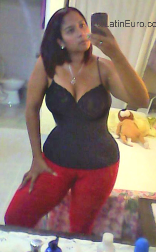 Date this nice looking Dominican Republic girl Katherine from Santo Domingo DO26171