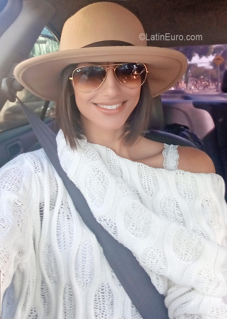 Date this foxy Brazil girl Roberta from Belo Horoizonte BR9724