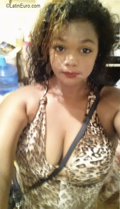 Date this beautiful Dominican Republic girl Yani from Santo Domingo DO26211